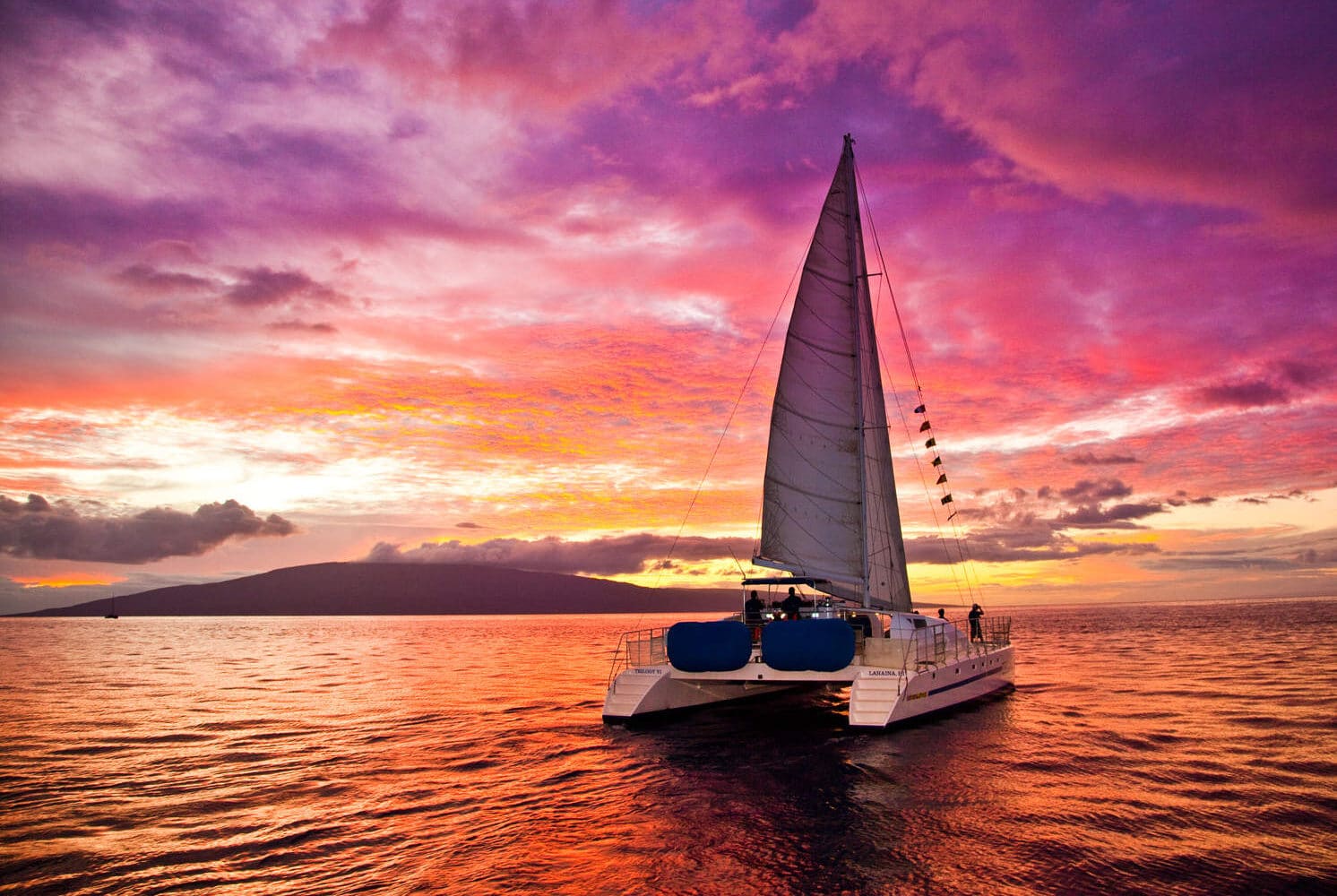malta catamarán crucero puesta de sol