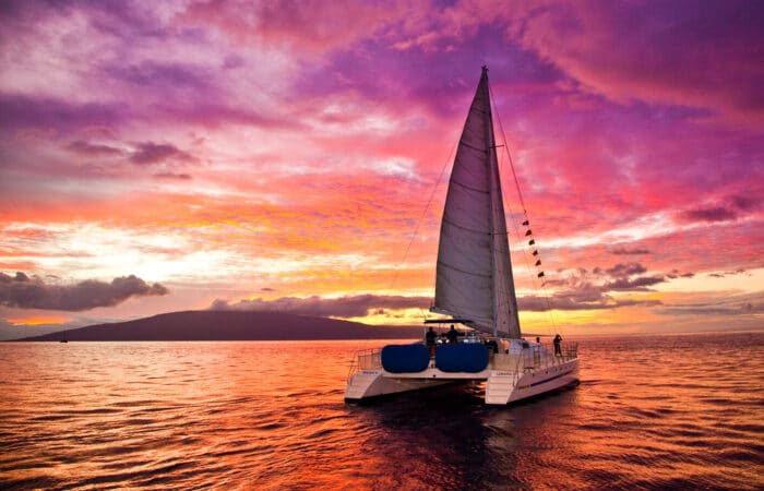 malta catamarán crucero puesta de sol